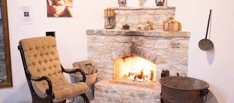 Lazaros Stonehouse ( Room2)