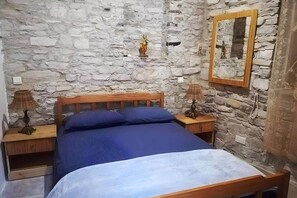 Iron/ironing board, WiFi - Lazaros Stonehouse (Room 3) (Pano Lefkara)