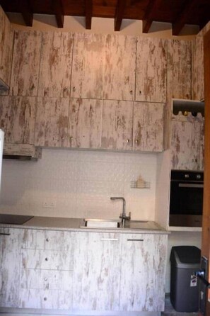 Cookware/dishes/utensils - Lazaros Stonehouse (Room 3) (Pano Lefkara)