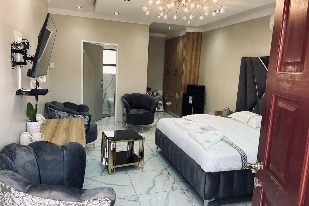 Luxury Room, Non Smoking | Iron/ironing board, free WiFi