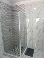 Deluxe Single Room, Non Smoking | Iron/ironing board, free WiFi