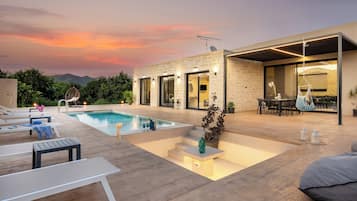 Luxury Villa, Garden View | Private pool