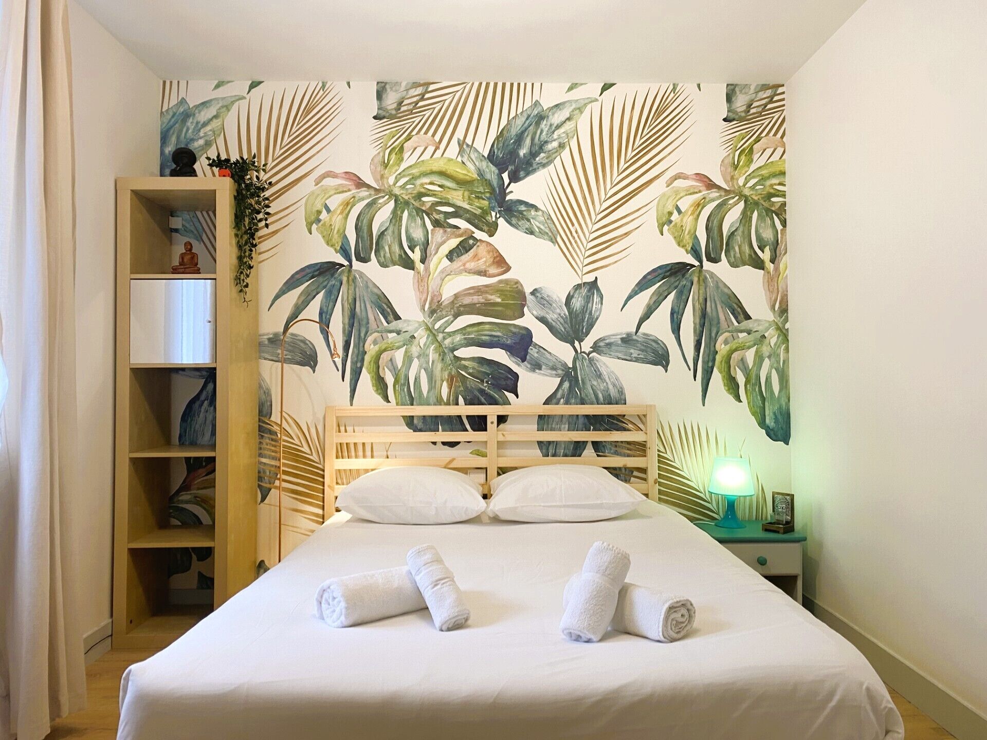 4 chambres, bureau, fer et planche à repasser, lit parapluie