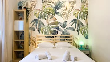 4 chambres, bureau, fer et planche à repasser, lit parapluie