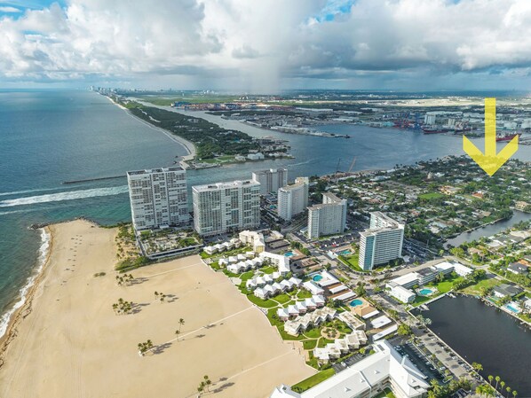 Beach nearby, sun-loungers, beach towels - Designer 4BR Villa • Pool • 30 min to WC Stadium (Fort Lauderdale)