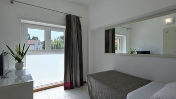 Superior-Einzelzimmer | Zimmersafe, Schreibtisch, laptopgeeigneter Arbeitsplatz