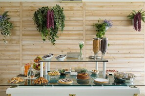 Tägliches inbegriffenes Frühstücksbuffet