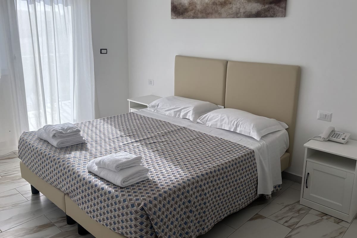 In-room safe, desk, laptop workspace, soundproofing