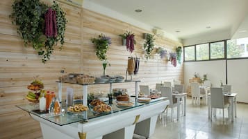 Free daily buffet breakfast