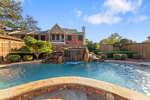 Luxury Pool Home w/ Outdoor Lounge Near Stadium