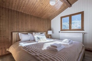 4 slaapkamers, een strijkplank/strijkijzer, gratis wifi, beddengoed