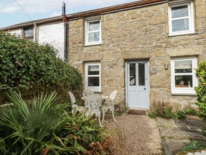 Outdoor dining - Trevrock (Penzance)