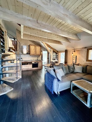 TV - Le Refuge Cosy One Bedroom Chamonix Demi Chalet (Chamonix-Mont-Blanc)