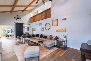 تلفزيون، ألعاب فيديو، مكتب