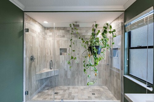 Raven N Bear Estates | Brandon/Valrico