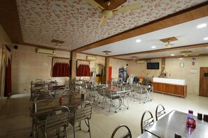 Daily full breakfast (INR 200 per person) - Hotel Royal Raj (Rajkot)