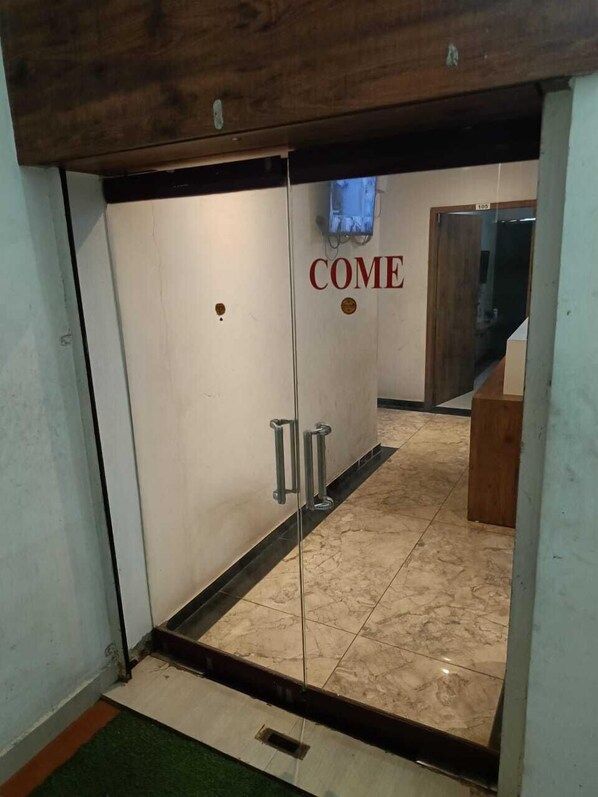 المنشأة من الخارج