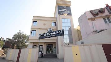 Mặt tiền nơi lưu trú