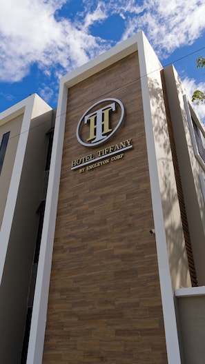 Front of property - Hotel Tiffany (Flores)