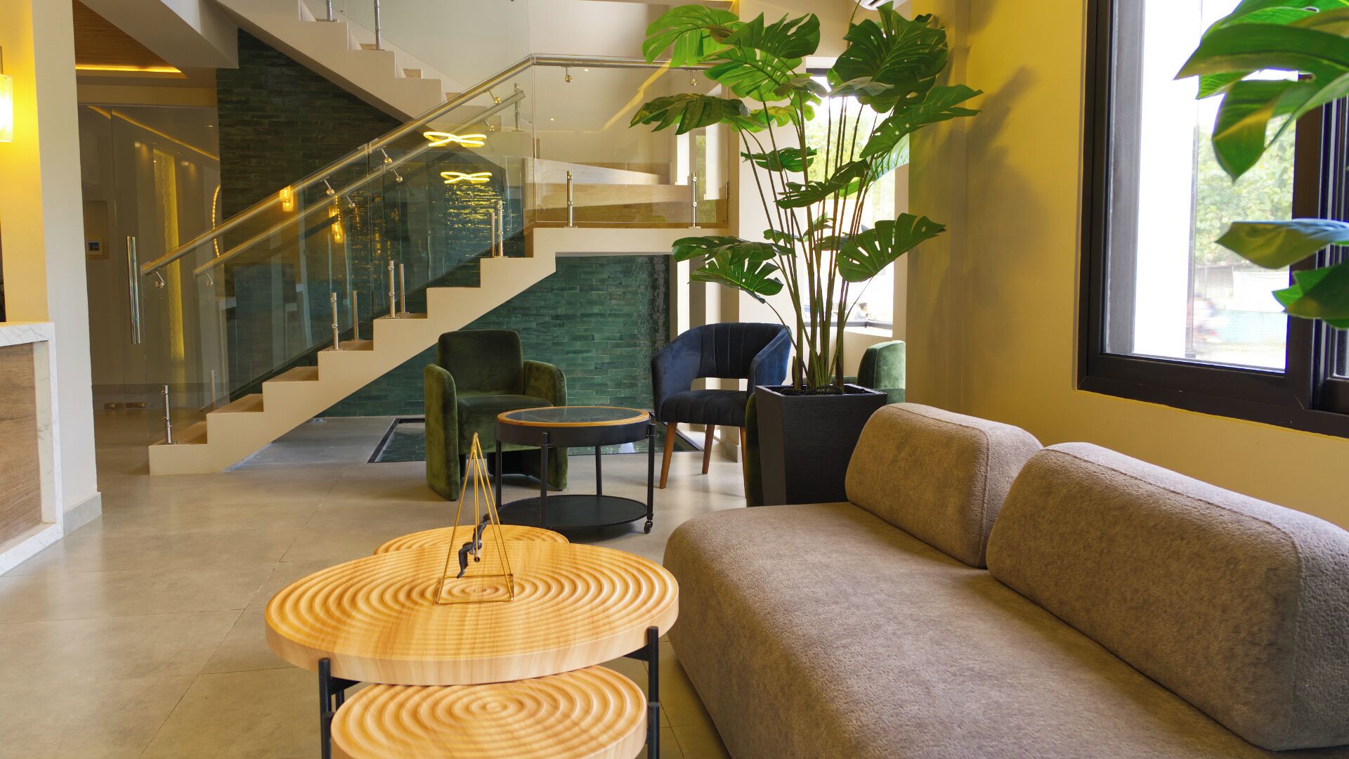 55-cm flat-screen TV with cable channels