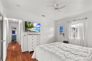 3 bedrooms, WiFi, bed sheets - Vibrant Covina Home (Covina)