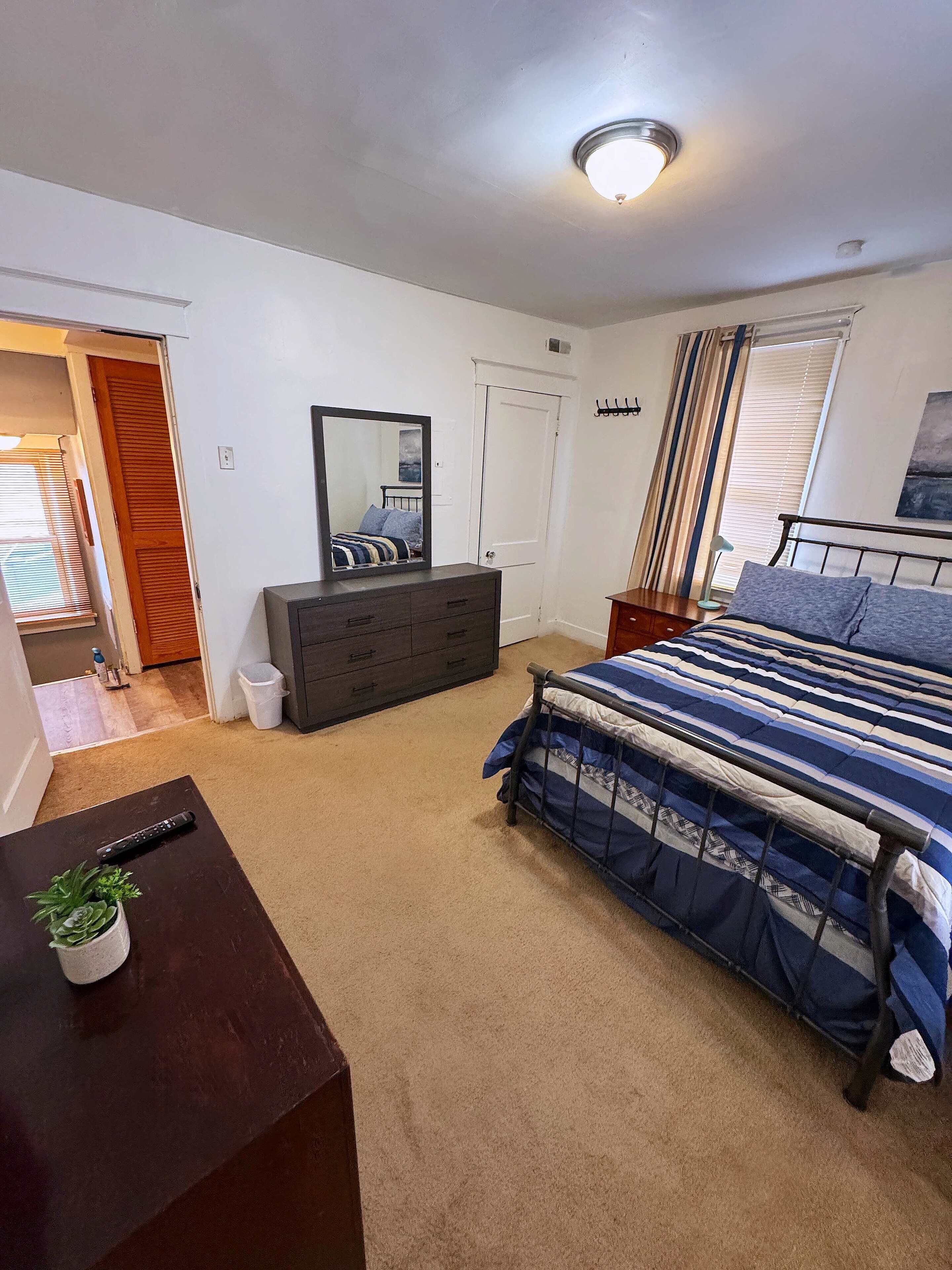 3 bedrooms, desk, iron/ironing board, travel crib