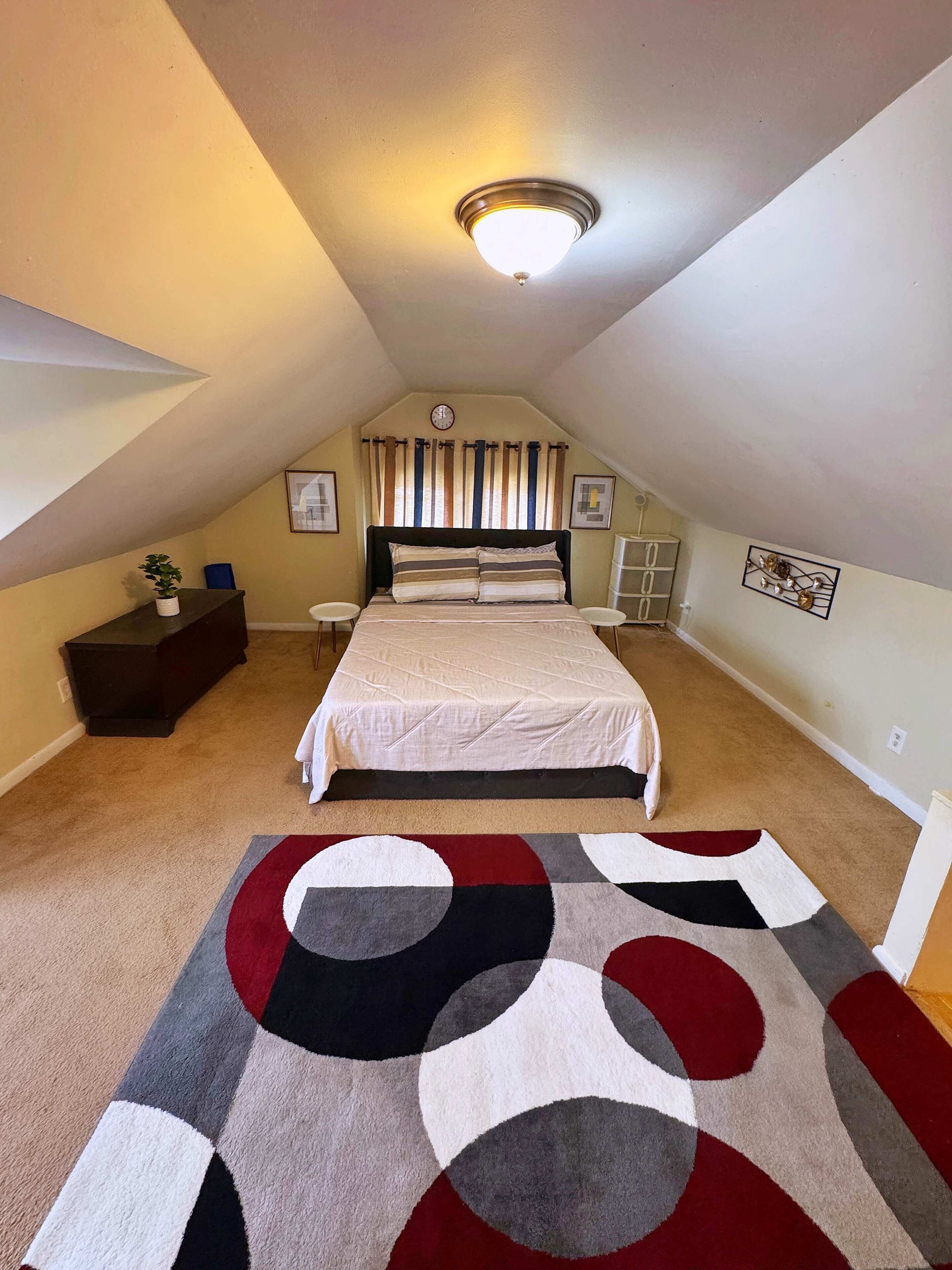 3 bedrooms, desk, iron/ironing board, travel crib