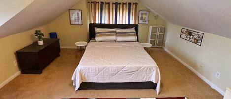 3 bedrooms, desk, iron/ironing board, travel crib