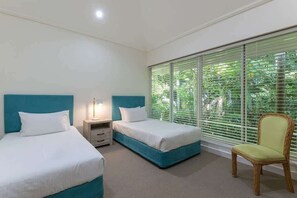 4 habitaciones, tabla de planchar con plancha, wifi y ropa de cama 