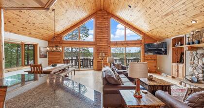 Lakefront Haven w/ Views, Games & Kayaks