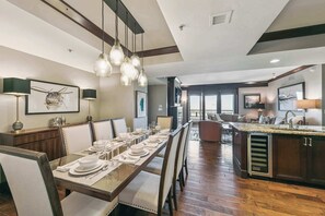 Dining - Three-Bedroom · 3.5 Bath · Valley View · Sleeps 8 (Truckee)