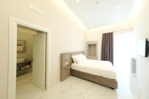 Zimmersafe, Verdunkelungsvorhänge, schallisolierte Zimmer