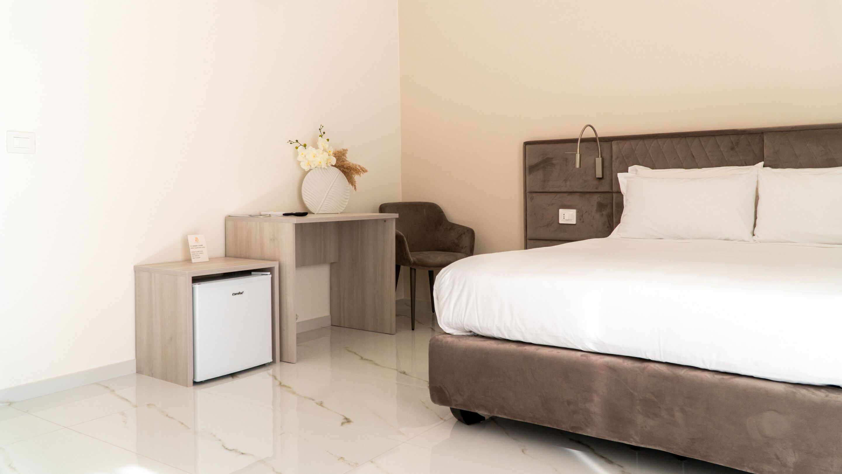 Suite, Ensuite | In-room safe, blackout curtains, soundproofing, free WiFi