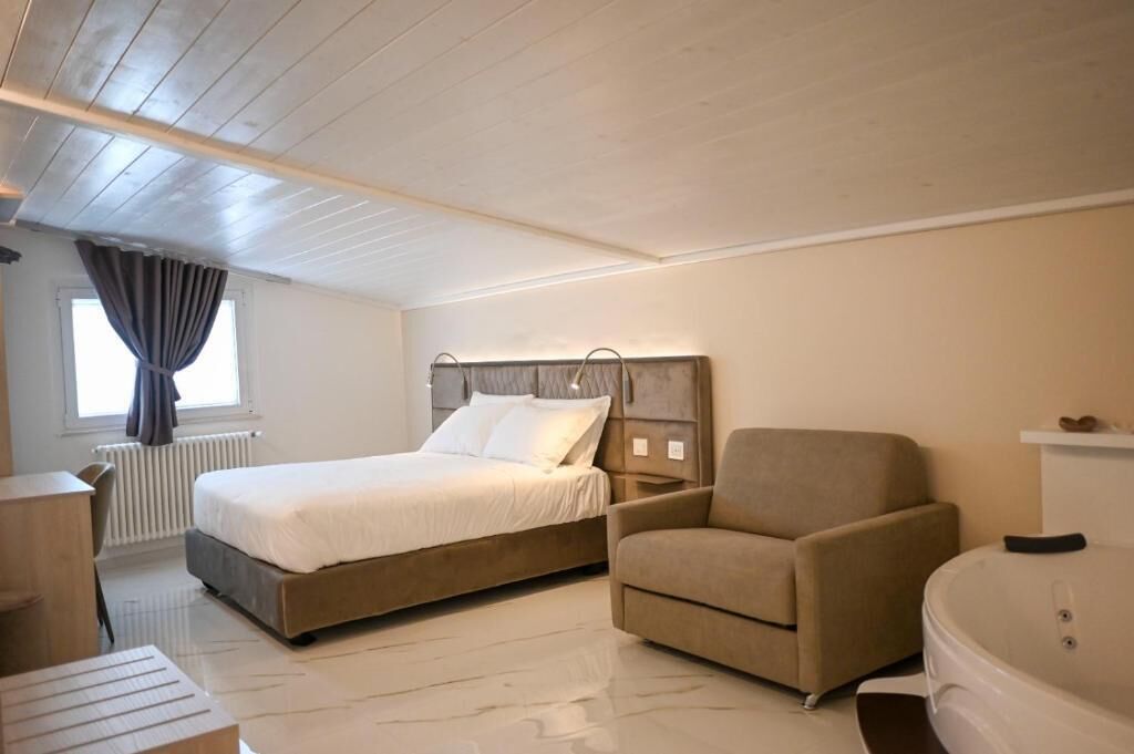 In-room safe, blackout curtains, soundproofing, free WiFi