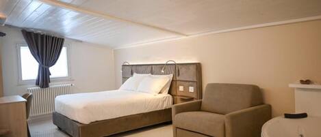 In-room safe, blackout curtains, soundproofing, free WiFi