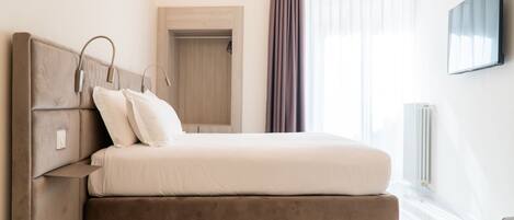 Traditional Double or Twin Room, Ensuite (Busa) | In-room safe, blackout drapes, soundproofing, WiFi (free)