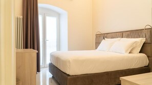 Deluxe dubbelrum | Värdeförvaringsskåp på rummet, mörkläggningsgardiner och ljudisolering