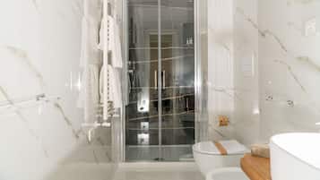 Suite, Ensuite | Bathroom | Slippers, bidet