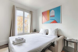 Desk, iron/ironing board, WiFi, bed sheets - Cosy Studio Asnieres (Asnières-sur-Seine)