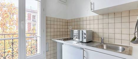 Fridge, microwave, stovetop, coffee/tea maker