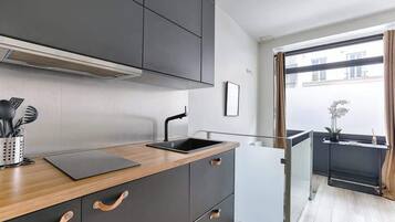 Fridge, microwave, stovetop, coffee/tea maker
