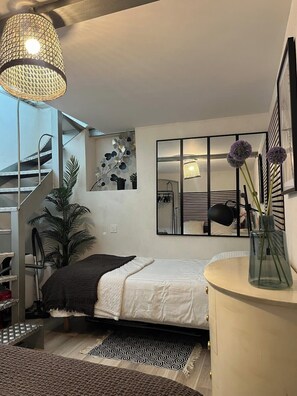 1 bedroom, iron/ironing board, travel cot, WiFi - Appartement de charme à Montmartre (Paris)