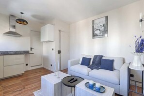 TV, offices - Daumesnil Nation : Charming Lovely Studio (Paris)
