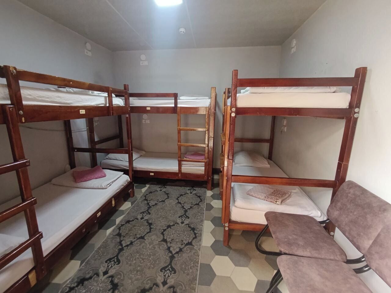 Dormitorio condiviso Economy, per soli uomini | Tende oscuranti, insonorizzazione, ferro/asse da stiro, Wi-Fi gratuito