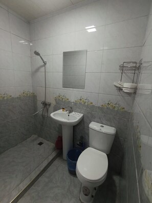 Standard Double Room, 1 Double Bed | Bathroom | Slippers, towels - Caravan Hostel (Tashkent)