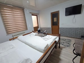 Rideaux occultants, fer et planche à repasser, Wi-Fi gratuit