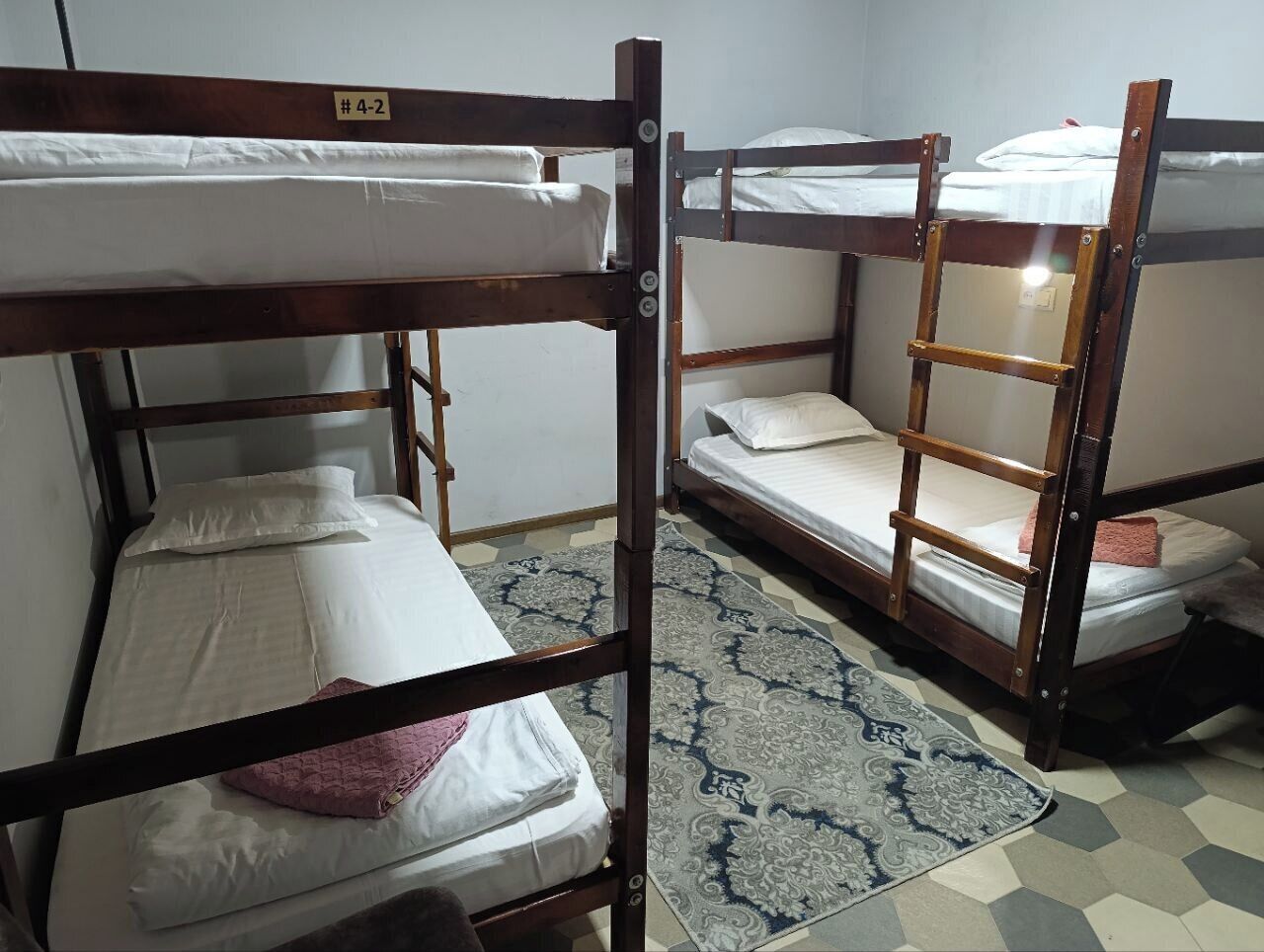 Dormitorio condiviso, dormitorio misto, non fumatori | Tende oscuranti, insonorizzazione, ferro/asse da stiro, Wi-Fi gratuito