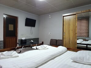 スタンダード ダブルルーム ダブルベッド 1 台 | 遮光カーテン、アイロン / アイロン台、WiFi (無料)、ベッドシーツ