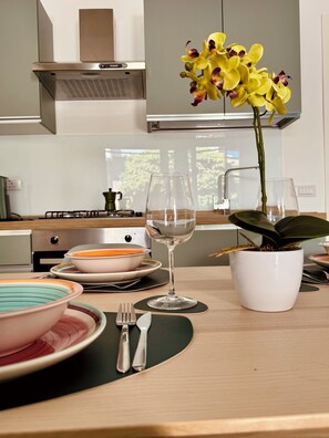 Fridge, microwave, oven, stovetop - MSApartments Verde 50 mt from the sea🐋🪼 (Marina di Ragusa)
