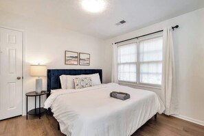 7 chambres, fer et planche à repasser, lit de bébé portatif, Wi-Fi